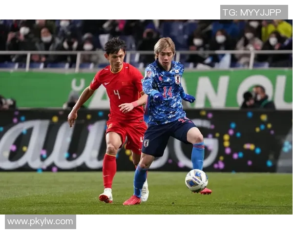 中国足球球星带球突破技艺精彩纷呈 揭秘场上晃人技巧与精彩瞬间