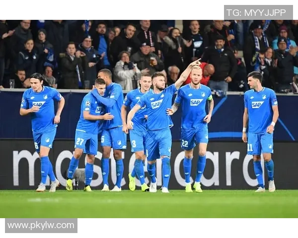 新晋足球新星崭露头角成为赛场上的亮眼新秀引领未来潮流