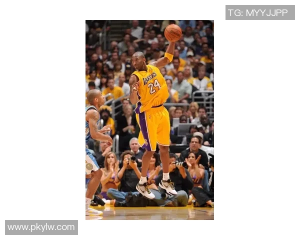 球星签名球鞋与珍藏足球融合彰显运动激情与独特收藏价值 球星签名球鞋与珍藏足球融合彰显运动激情与独特收藏价值