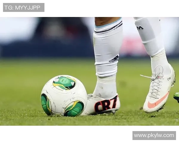 皇马球星足球鞋性能评测与推荐分析,助你提升场上表现 皇马球星足球鞋性能评测与推荐分析,助你提升场上表现