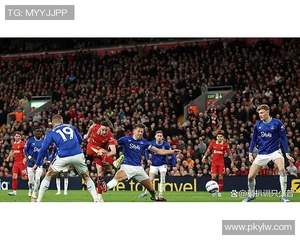 街头偶遇足球巨星时的那些瞬间如何引发热情与回忆